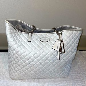 NWOT COACH METRO QUILTED CHAIN TOTE SILVER/IVORY
